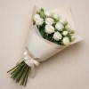 Охапка белых кустовых роз