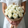 Охапка белых кустовых роз